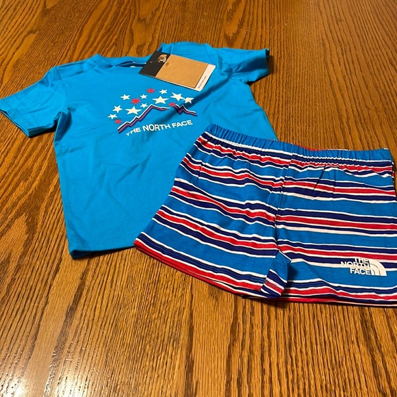 The North Face 2pc Cotton Summer Short Set - Picture 5 of 13